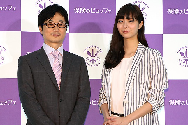 写真左は「保険のビュッフェ」の廣田真史会長