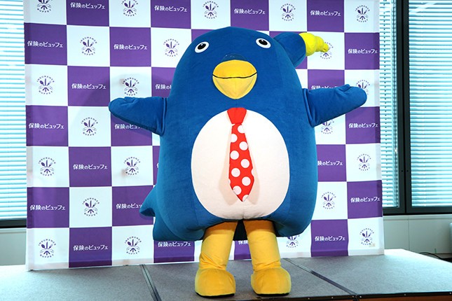 「保険のビュッフェ」のマスコット、びゅ～ふぇ～も登