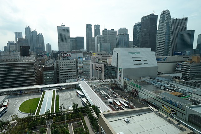 新宿オフィスはJR新宿ミライナタワー11階。新宿駅と直結