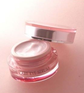 エイジングケア成分を贅沢に使った目元用美容液