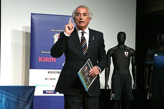日本代表メンバーの守備、攻撃、フィジカル、メンタルについて、熱を込めて解説するハリルホジッチ監督