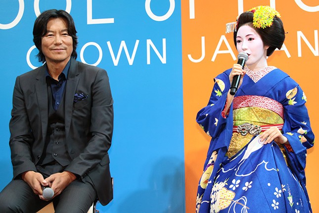 舞妓姿の渡辺麻友さんにトヨエツもメロメロ！？