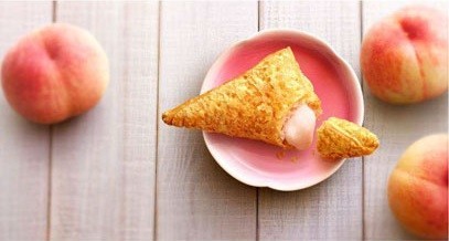 とろ～り桃クリームの上品な香りと甘み　「三角ももクリームパイ」　日本マクドナルドから