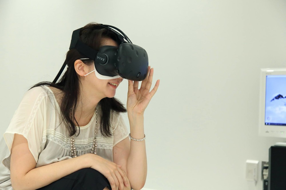 顔の向きを変えるだけで、3DG空間の好きなところが見られる