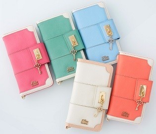 「大人の女性のダイアリー」イメージ、iPhone 7（仮）向け「trouver Plie ダイアリーケース（キー）」