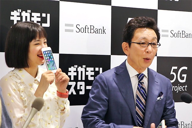 古館さんの巧みな話術に広瀬さんの笑顔が絶えない