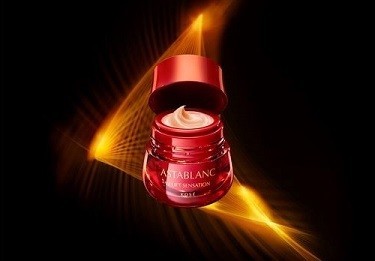 ハリ肌になる進化型アスタキサンチン配合の薬用クリーム状美容液、コーセーから