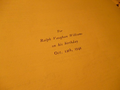 親友にして恩人のヴォーン＝ウィリアムズの誕生日に捧げられている