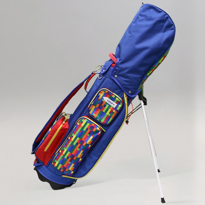 ワンタッチでスタンドが出せるキャディバッグ