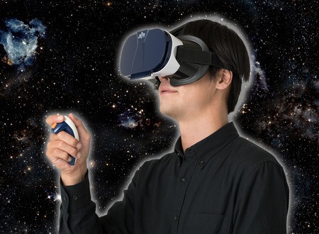 自宅で宇宙を自由自在に移動、VR 宇宙の旅