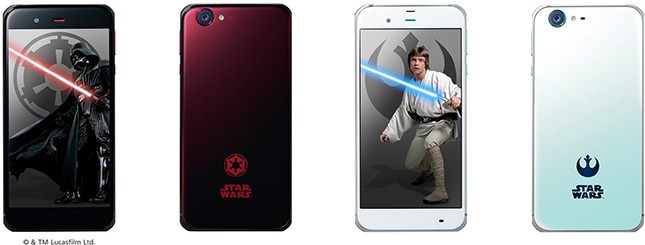 「STAR WARS mobile」のカラーバリエーション。（写真左から）「ダークサイド エディション」の正面、背面、「ライトサイド エディション」の正面、背面