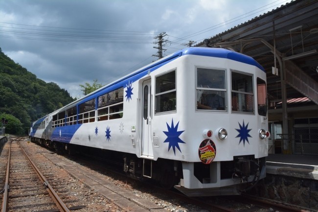 島根県雲南市をトロッコ列車で訪ねる「木次線ワイン＆チーズトレイン」