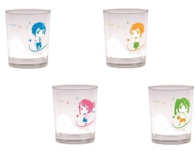 「瀧」と「三葉」のデフォルメイラストを描いたミニグラス