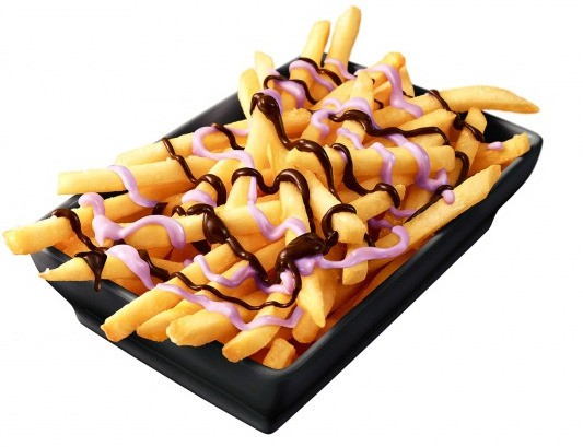 マック、紫色ソースかけた「ハロウィン魔女ポテト」発売　