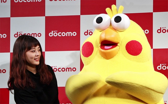 高畑さんはポインコに興味津々