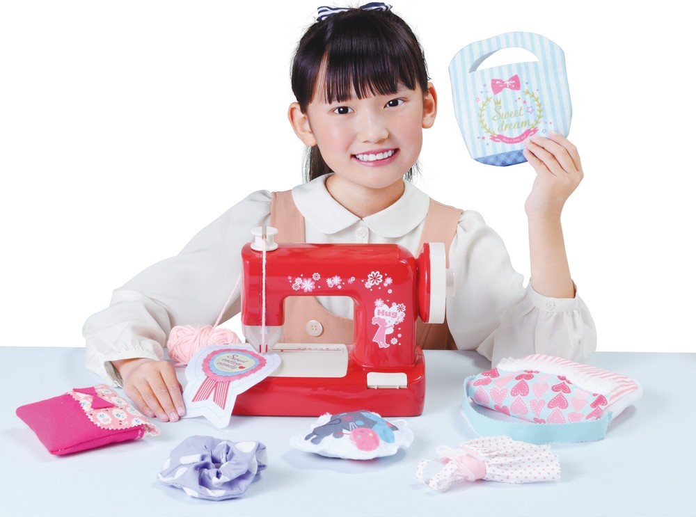 さまざまな生地を毛糸で縫える　ミシンメーカーが開発した子ども用ミシン