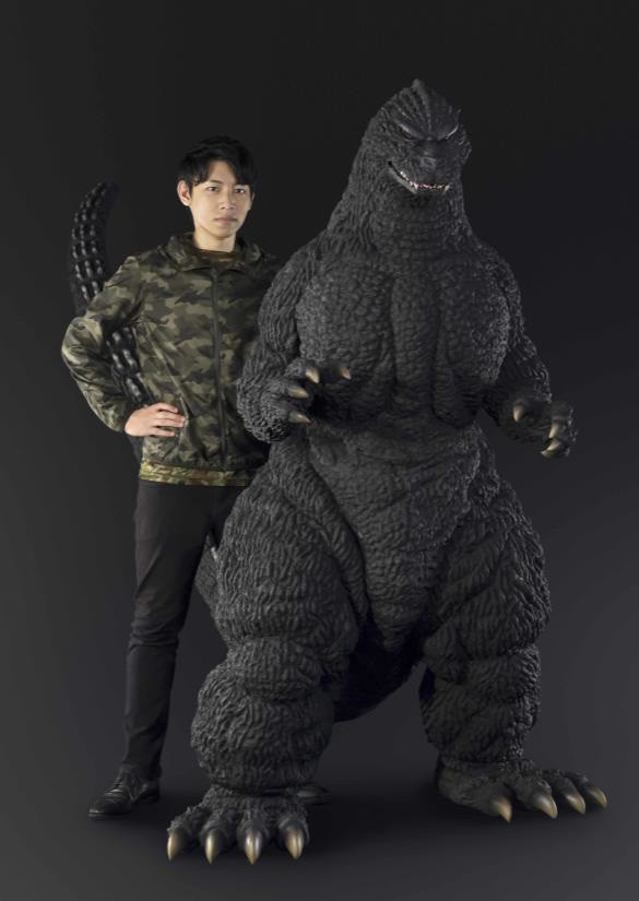 人間サイズのゴジラ10体限定　シリーズ第18作北海道上陸版を再現