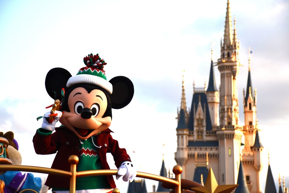 東京ディズニーランド「クリスマス・ファンタジー」のパレード「ディズニー・クリスマス・ストーリーズ」のミッキーマウス