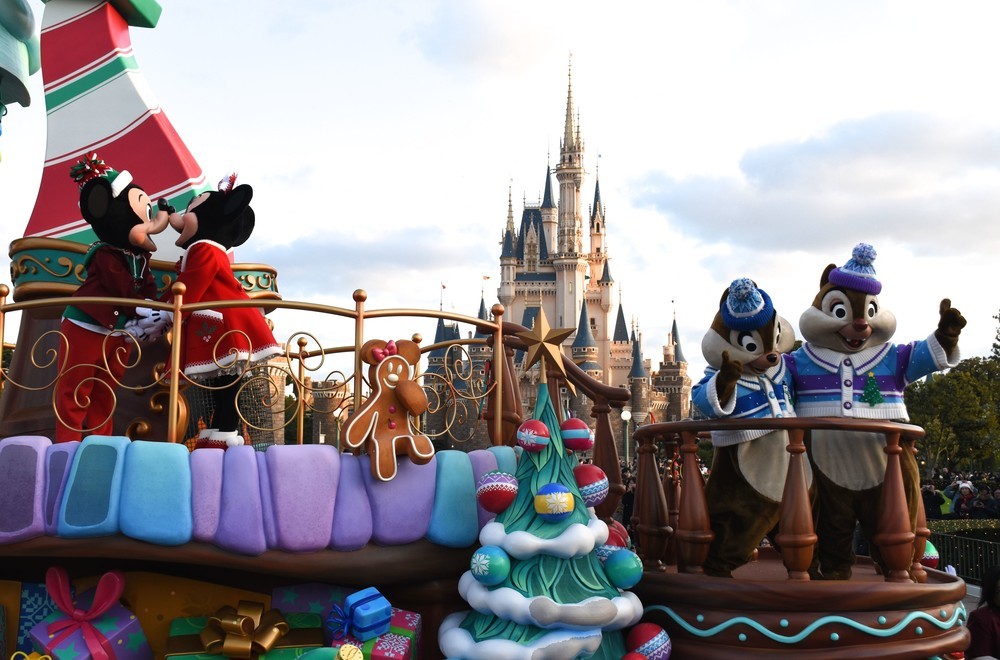 東京ディズニーランド「クリスマス・ファンタジー」のパレード「ディズニー・クリスマス・ストーリーズ」第4話「ミッキーマウスが友だちと過ごす楽しいクリスマス」
