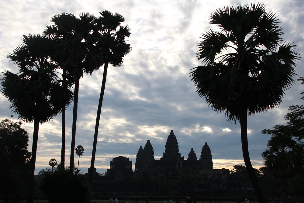 夜明け前のアンコール・ワット