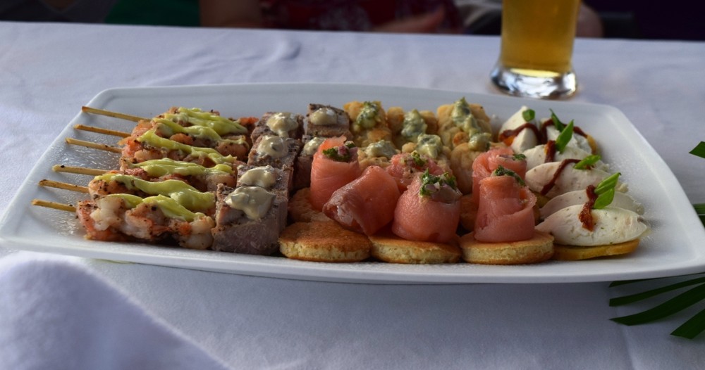 5つ星ホテルのカナッペは絶品