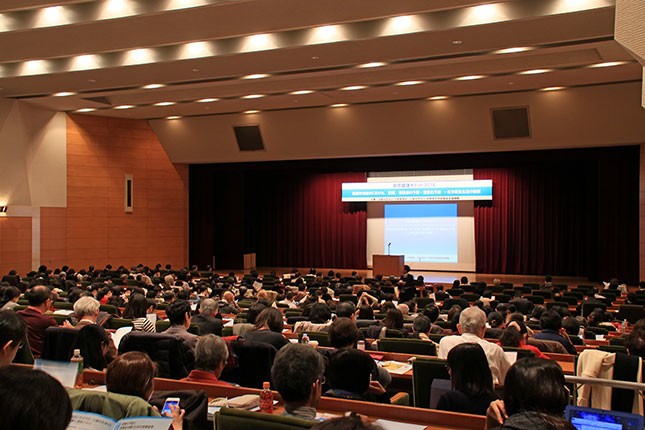 会場となった日本医師会館大講堂には、医師や栄養士を中心に655人が来場した