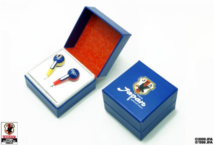 アクセサリ箱のようなジュエルボックス型パッケージデザインはプレゼントにも最適