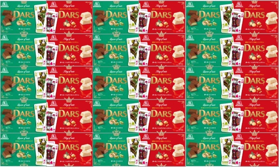 並べるとキングがクイーンにバラを捧げた絵柄に