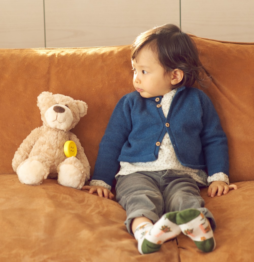 ぬいぐるみが「おしゃべり」するボタン型デバイス　MoMA Design Storeから