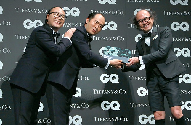 （写真左から）トレンディエンジェルのたかしさん、斎藤司さん、「GQ　JAPAN」の鈴木正文編集長