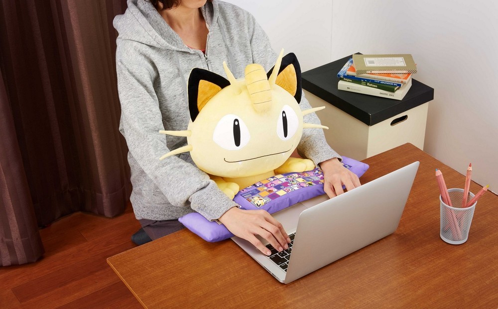 【予約受付中】　ポケモン「ニャース」のぬいぐるみ型PCクッション
