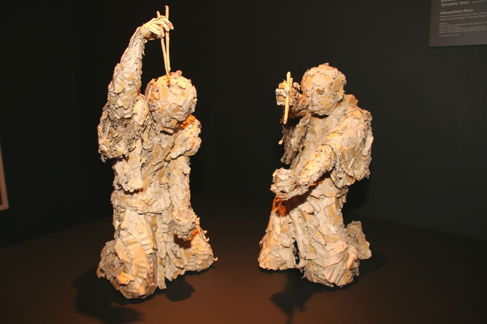 青木克憲さんと安居智博さんの作品「Hokusai Kami-Robo」