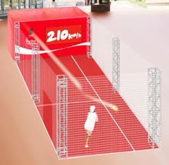 爆速210kmの「パーフェクト」サーブを体感！　特設テニスコート、国際大会「コカ・コーラIPTL」に合わせてオープン