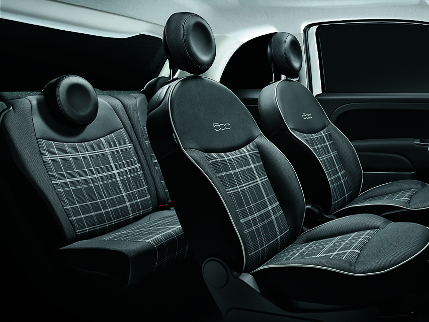 限定車専用のチェックシート。「スカッコ」はイタリア語で「チェック柄」の意味