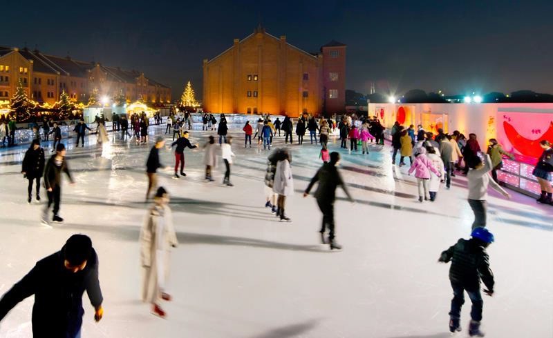 【観光スポットの定番】横浜・赤レンガ倉庫にスケート場「アートリンク」今冬もオープン