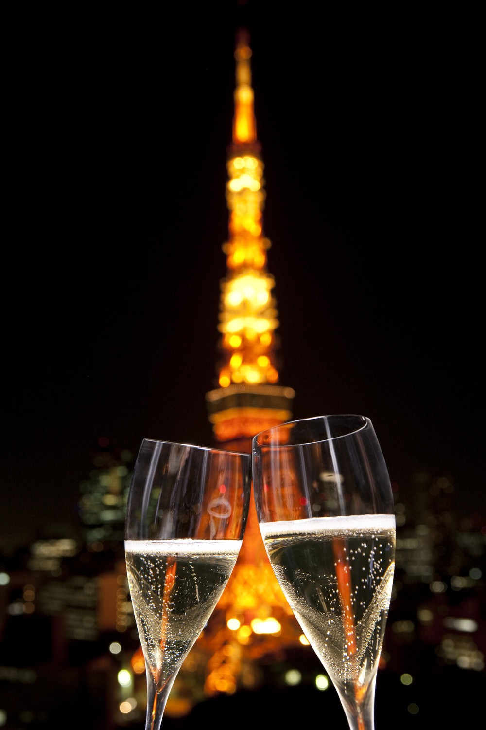 クリスマスケーキとシャンパンを用意