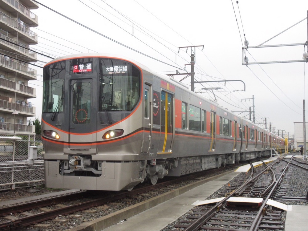 大阪環状線の新型323系まもなく発車　グッズはひと足はやくせいぞろい