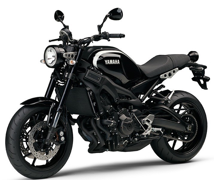 多様なライフスタイルに溶け込むブラックを採用！