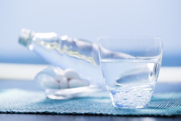 海洋深層水由来のミネラルウォーターの飲み方を提案