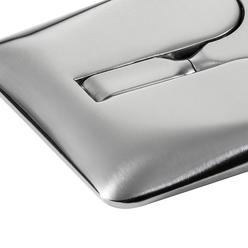 主張しすぎない美しさ、流線形のフォルム
