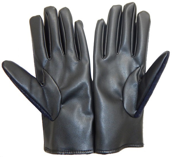 手のひら側の全面に通電性フェイクレザーを使用