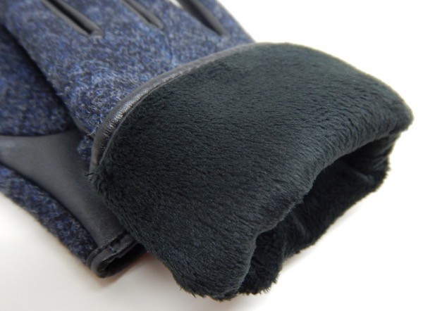 内側には滑りのよい起毛素材を採用