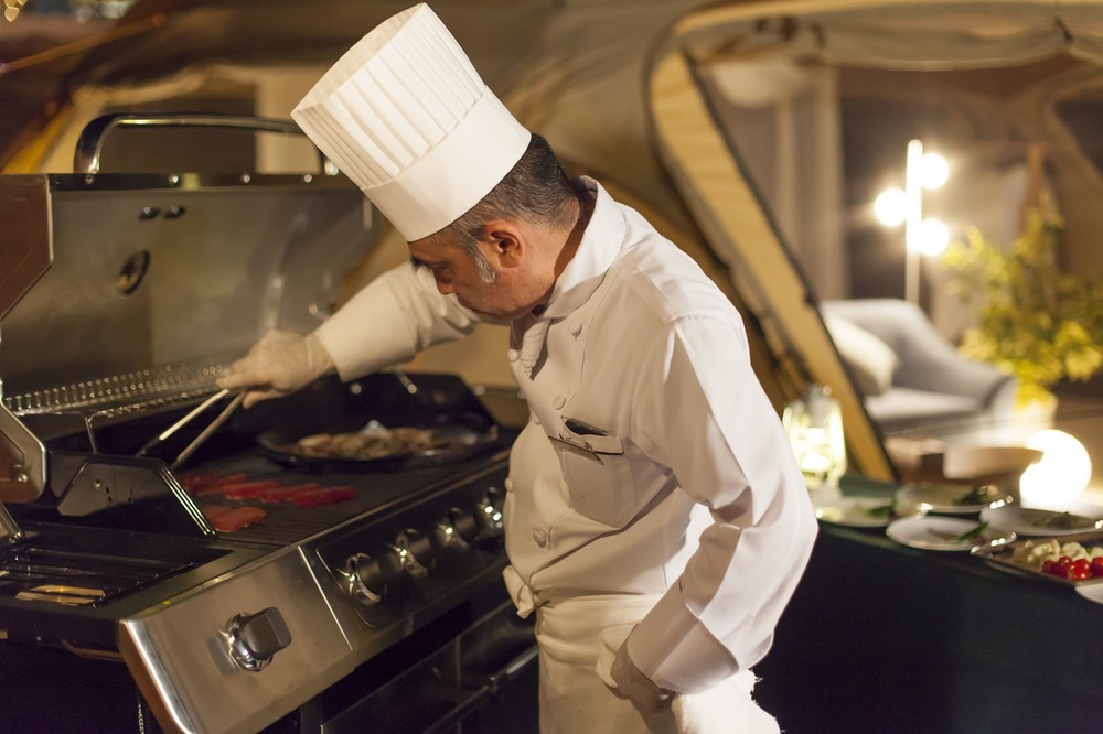 ホテルシェフとサービススタッフが専属で付く