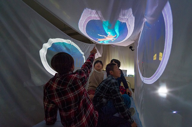 【クリスマスにぴったり】ソニーの「小さな箱」が生んだ映像とリアルの融合　子どもたちも大興奮