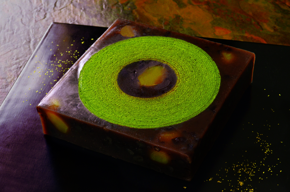 抹茶バウムクーヘンを丸ごと栗羊羹で包み込んだ高品位スイーツ