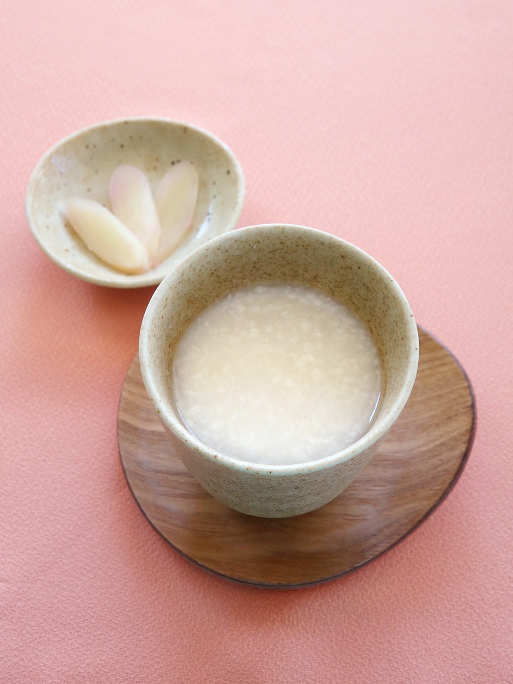 1月4日に振る舞われる「岩下の新生姜甘酒」