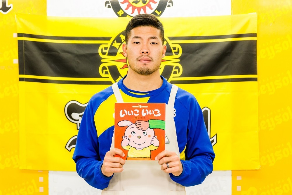 絵本「いいこ いいこ」の読み聞かせにチャレンジ