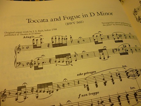20歳を迎えたバッハが、憧れのオルガニストの演奏を聴いて書いた「トッカータとフーガ　ニ短調　BWV565」