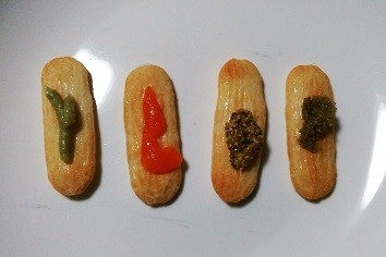 左からわさび、もみじおろし、粒マスタード、レモン胡椒