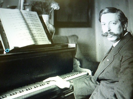 スペインの作曲家グラナドスの代表作「ゴィエスカス」の中の名曲、「嘆き、またはマハと夜鳴きウグイス」